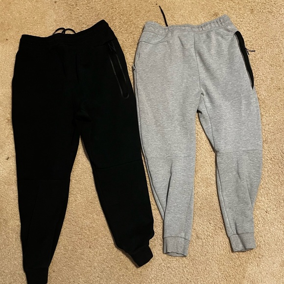 Nike Tech Sweatpants - Picture 2 of 4